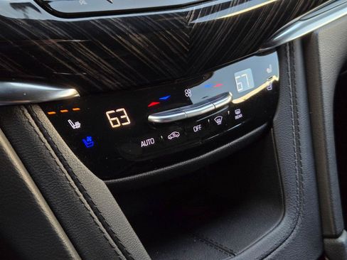 Used 2023 Cadillac XT6 Premium Luxury w/ Technology Package FWD image 21