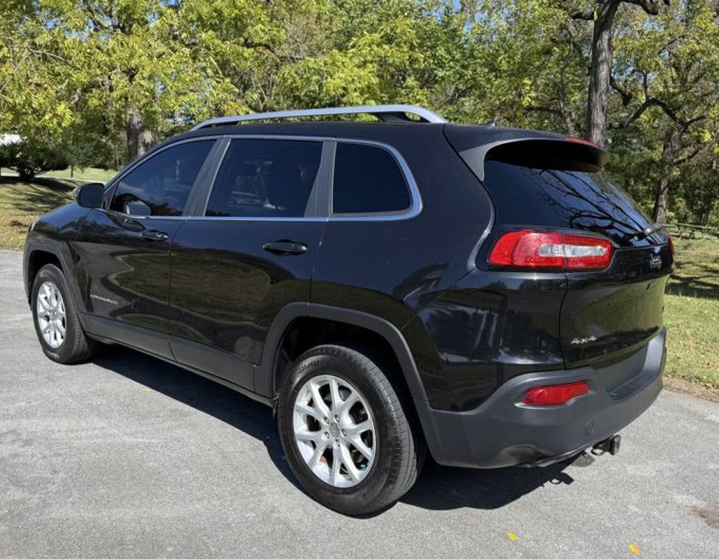 Used 2015 Jeep Cherokee Latitude w/ Cold Weather Group AWD/4WD image 9