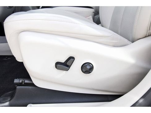 Used 2021 Chrysler Voyager Lxi image 30