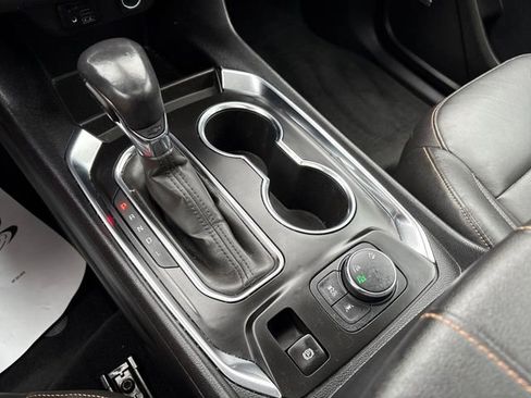 Used 2021 Chevrolet Traverse LT w/ LT Premium Package image 23