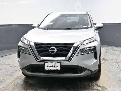 Used 2023 Nissan Rogue SV image 2
