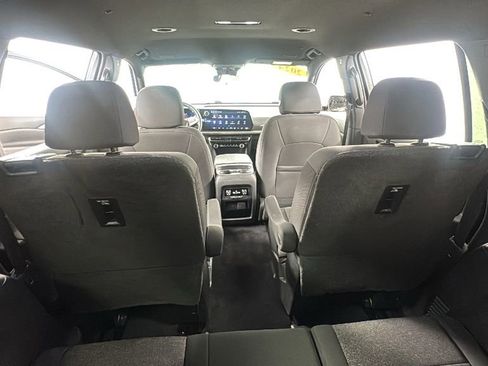 Used 2024 Chevrolet Traverse LT AWD/4WD image 19