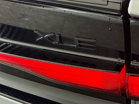 Certified 2025 Toyota Prius XLE FWD image 15