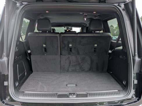 Used 2025 Jeep Wagoneer 4WD image 19