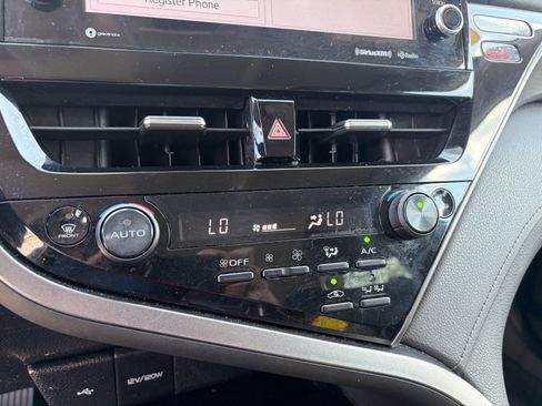 Used 2022 Toyota Camry XLE FWD image 19