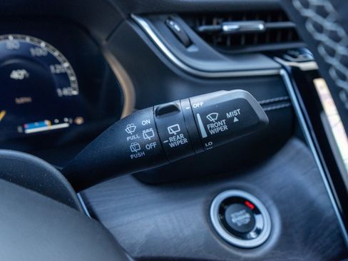 Used 2023 Jeep Grand Cherokee L Limited image 27