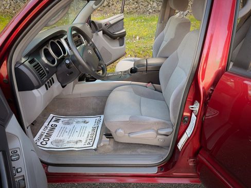 Used 2005 Toyota 4Runner SR5 image 10
