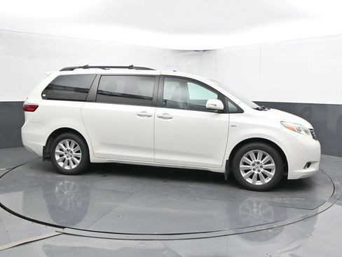 Used 2016 Toyota Sienna Limited Premium AWD/4WD image 3