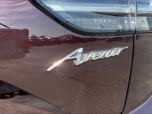 Used 2023 Buick Envision Avenir AWD/4WD image 23