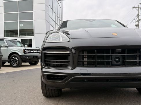 Used 2022 Porsche Cayenne Coupe image 7
