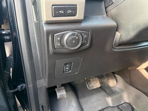 Used 2017 Ford F150 Lariat w/ Equipment Group 502A Luxury image 15