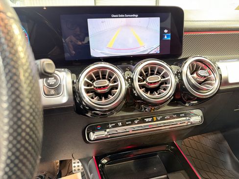 Used 2022 Mercedes-Benz GLB 250 image 18