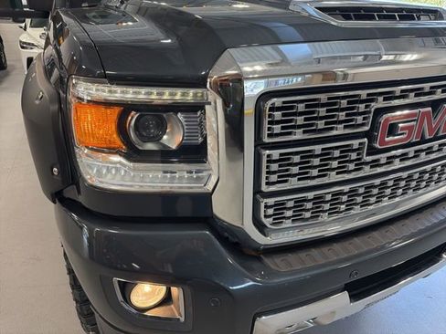 Used 2018 GMC Sierra 2500 Denali w/ Duramax Plus Package AWD/4WD image 35