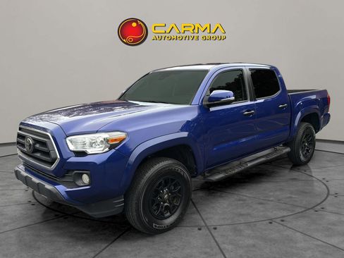 Used 2022 Toyota Tacoma SR5 w/ Technology Package image 2