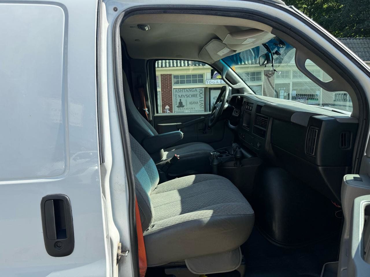 Used 2017 Chevrolet Express 2500 RWD image 13