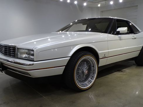 Used 1991 Cadillac Allante FWD image 3