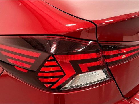 Used 2020 Hyundai Elantra SEL image 37