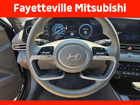 Used 2024 Hyundai Elantra SEL FWD image 24