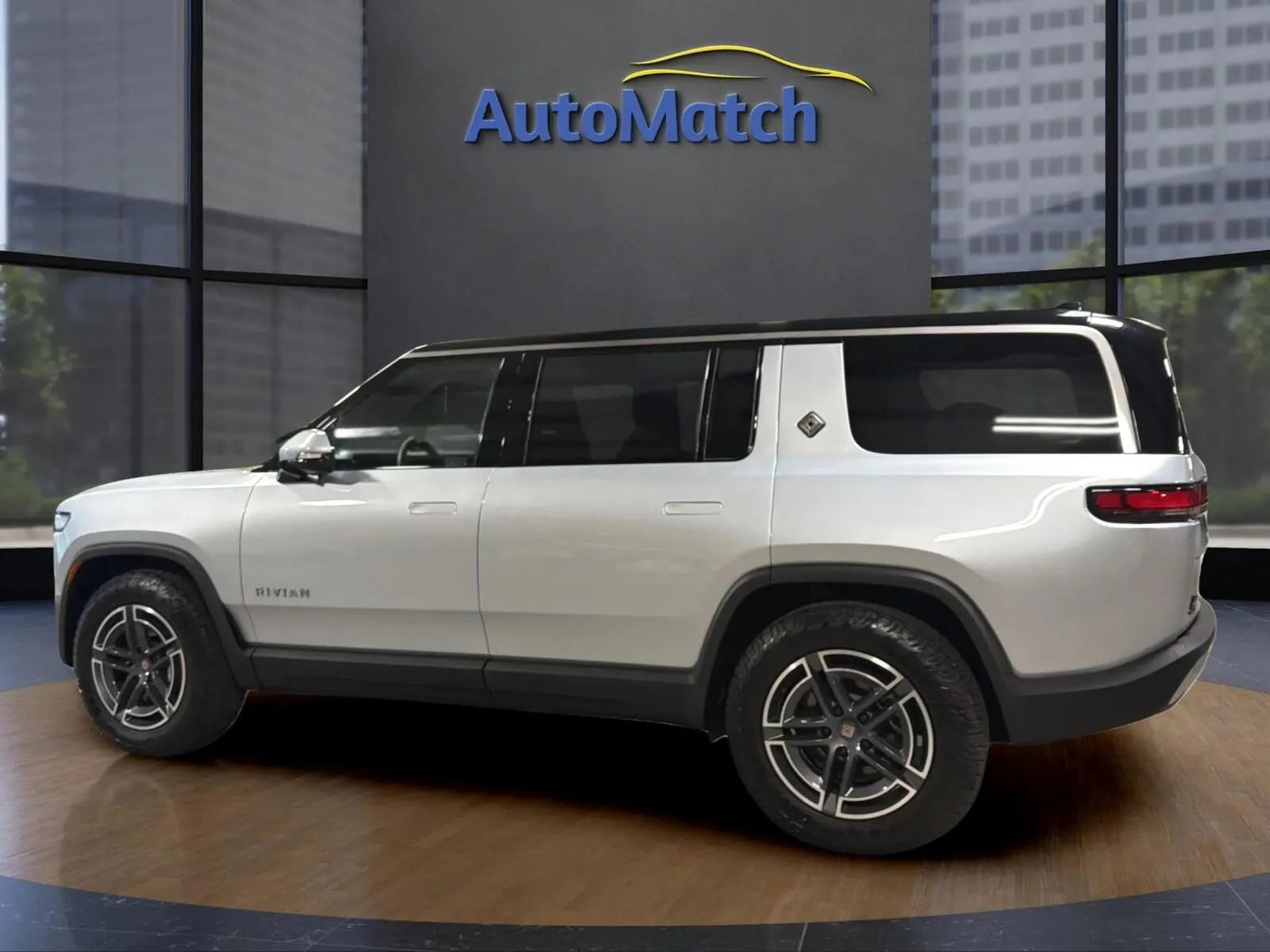 Used 2025 Rivian R1S Adventure Dual AWD/4WD image 7