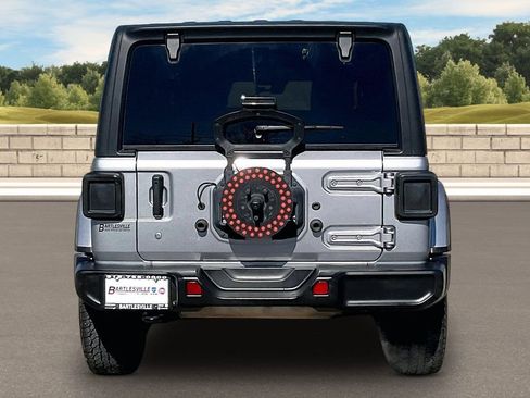Used 2020 Jeep Wrangler Unlimited Sahara image 4