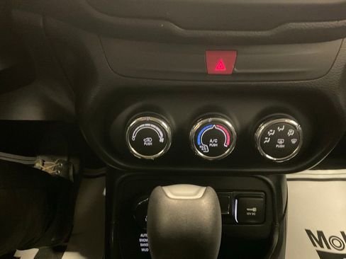 Used 2017 Jeep Renegade Latitude image 16