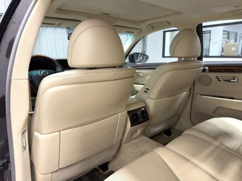 Used 2013 Lexus LS 460 w/ Ultra Luxury Pkg RWD image 20