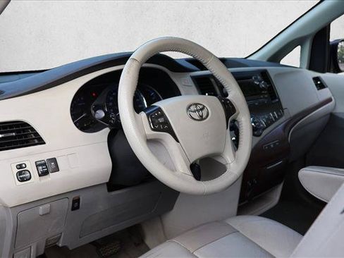 Used 2012 Toyota Sienna XLE FWD image 12