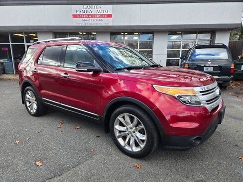 Used 2014 Ford Explorer XLT w/ Equipment Group 202A image 13