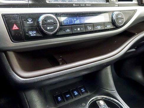 Used 2019 Toyota Highlander XLE image 22