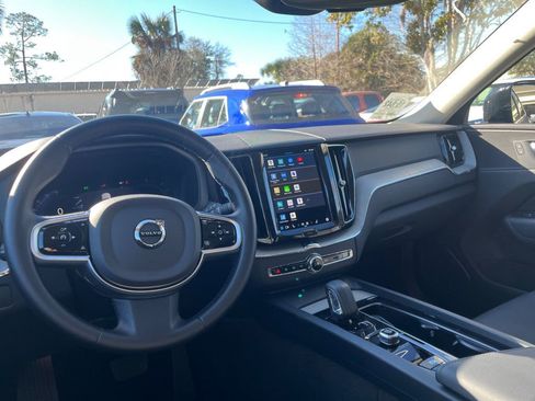 Used 2025 Volvo XC60 B5 Plus image 3