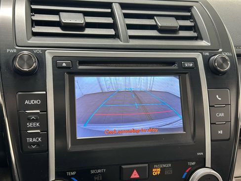 Used 2013 Toyota Camry XLE w/ Leather Pkg image 18