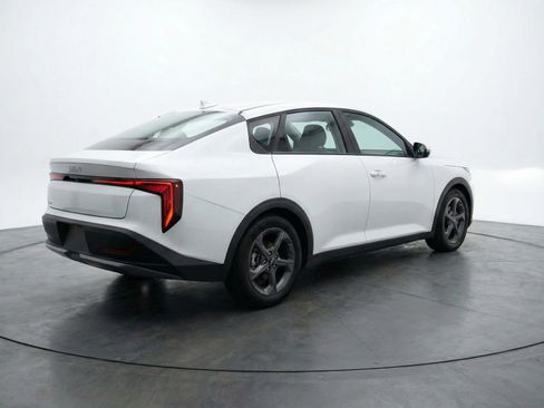 Used 2025 Kia K4 LXS image 7