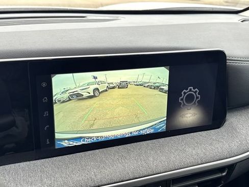 Used 2025 Nissan Kicks SV w/ Illumination Package image 18