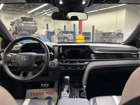 Used 2025 Toyota Camry SE FWD image 19