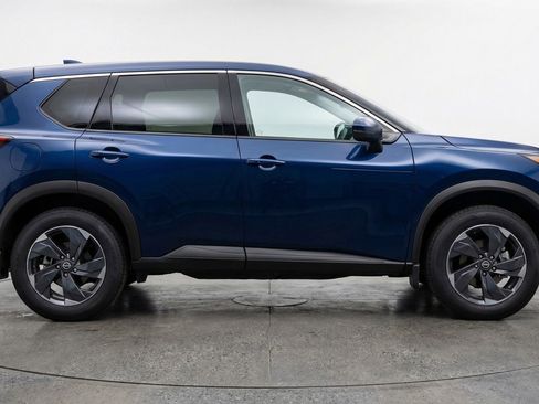 Used 2025 Nissan Rogue SV FWD image 11