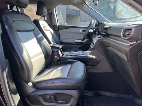 Used 2023 Ford Explorer XLT w/ Equipment Group 202A image 11