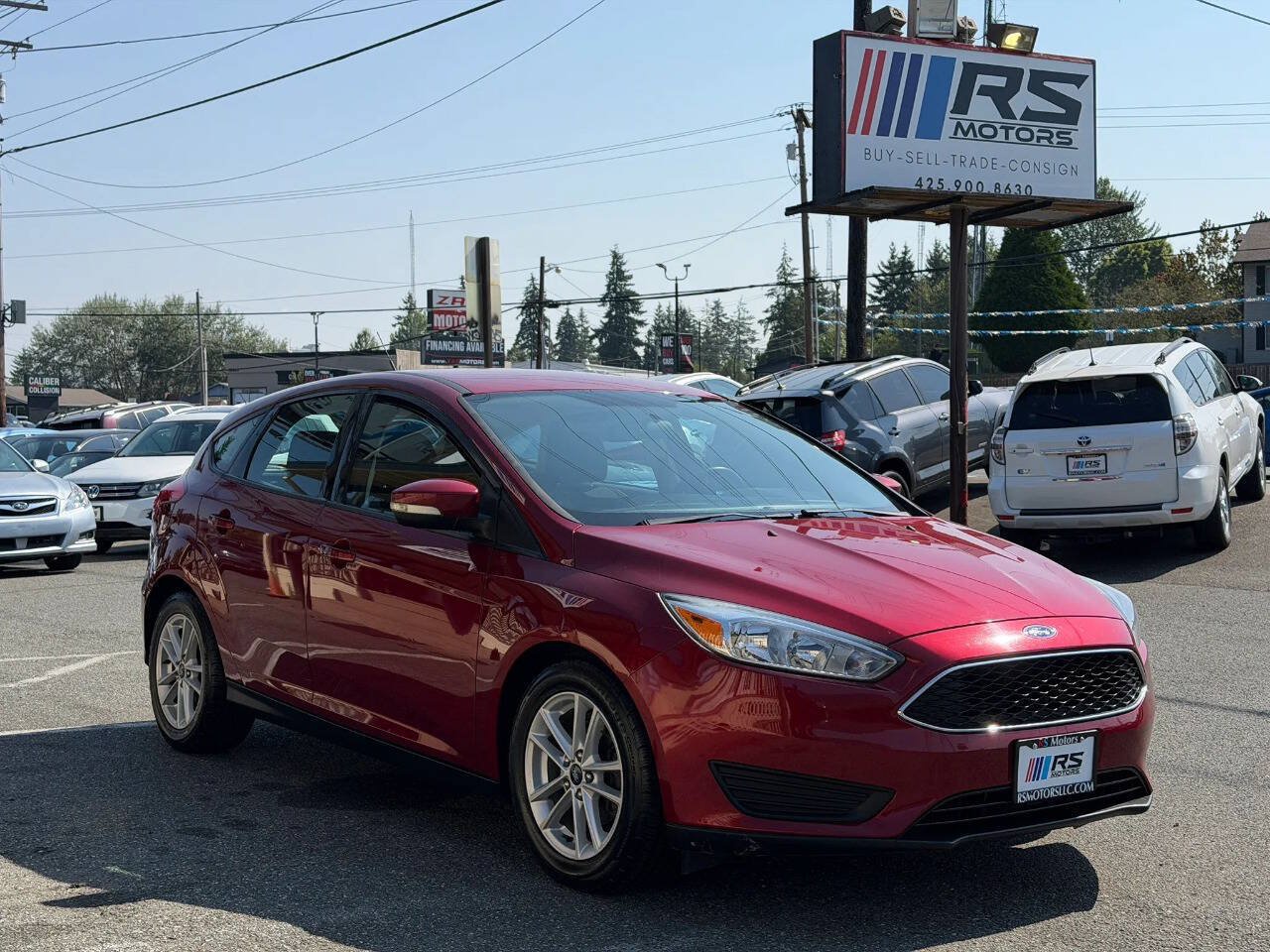 Used 2017 Ford Focus SE w/ Cold Weather Package FWD image 7