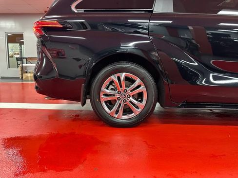 Certified 2023 Toyota Sienna Platinum AWD/4WD image 29