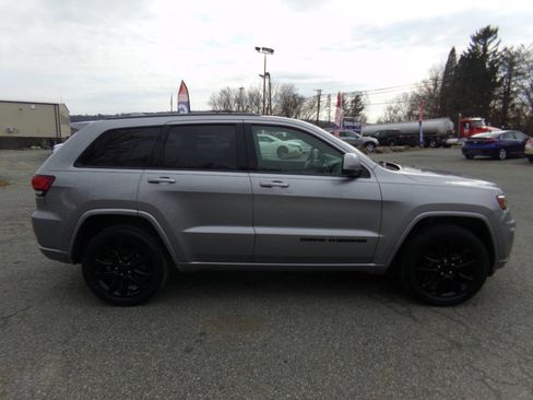 Used 2019 Jeep Grand Cherokee Altitude image 6