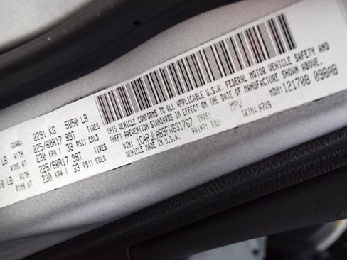 Used 2019 Jeep Cherokee Latitude w/ Popular Appearance Group image 34