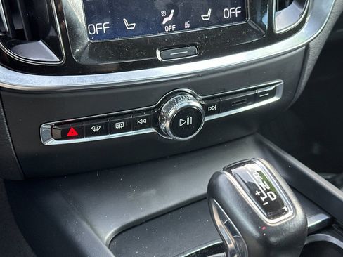 Used 2020 Volvo S60 T5 Momentum w/ Premium Package image 20