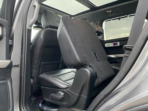 Used 2023 Ford Explorer Limited w/ Limited Technology Package AWD/4WD image 35