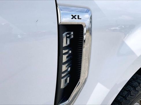 Used 2022 Ford F250 XL w/ Power Equipment Group image 21