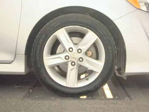 Used 2012 Toyota Camry SE FWD image 5