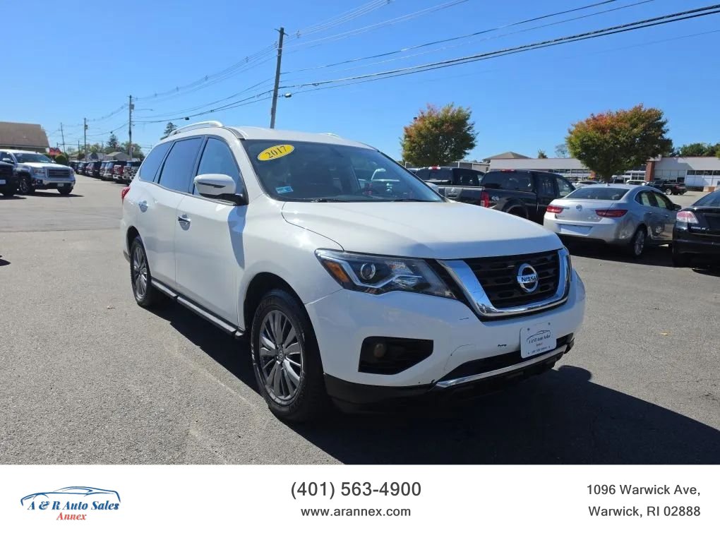 Used 2017 Nissan Pathfinder SV AWD/4WD image 1