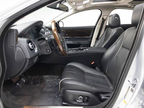 Used 2016 Jaguar XJ R-Sport image 30
