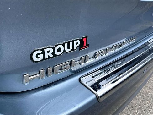Certified 2024 Toyota Highlander Platinum AWD/4WD image 10