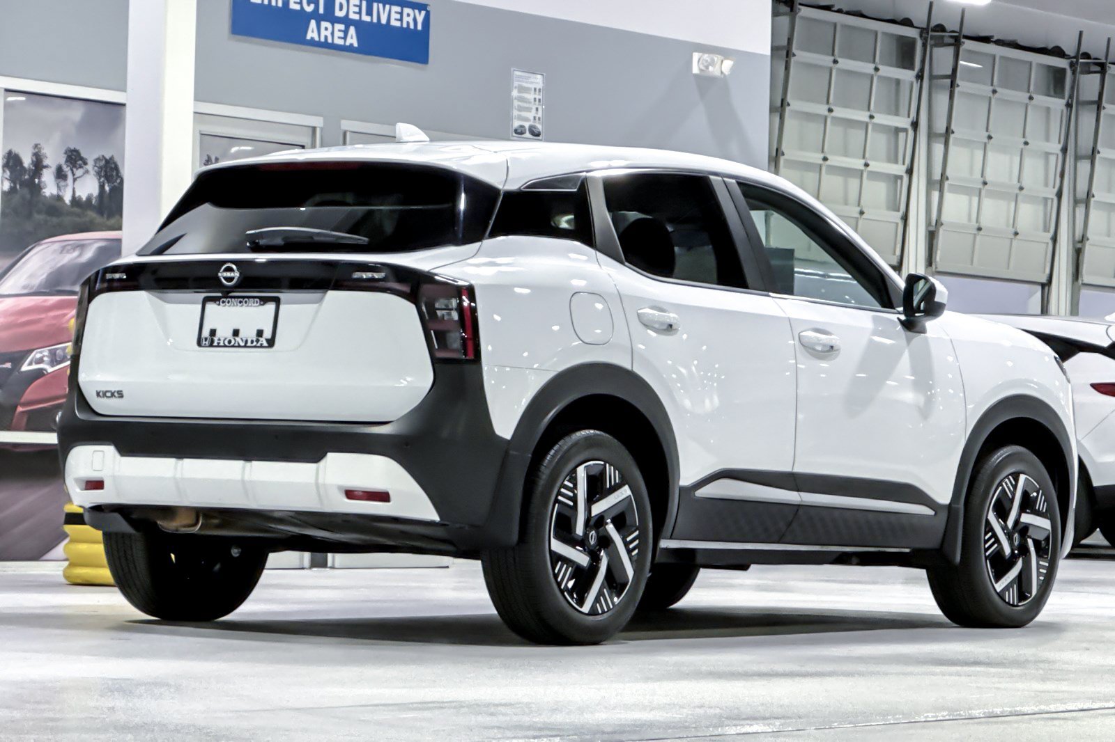 Used 2025 Nissan Kicks SV FWD image 9
