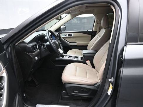 Used 2022 Ford Explorer Limited w/ Equipment Group 301A AWD/4WD image 9