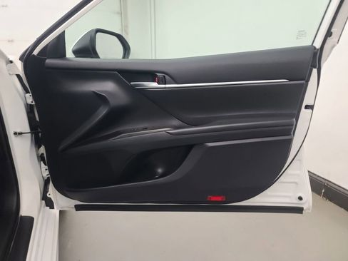 Used 2024 Toyota Camry SE image 14